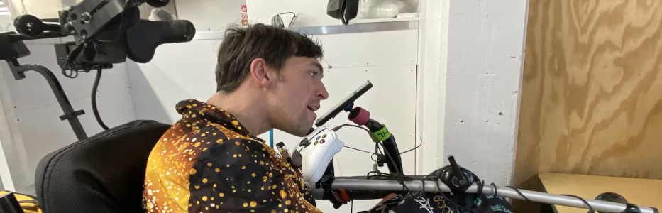 Man performs DJ world first using only his chin